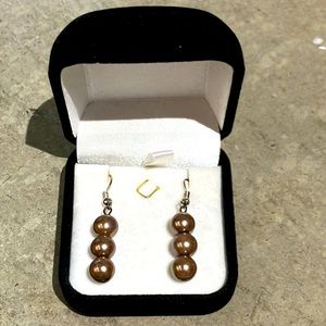 EUC cultured pearl earrings